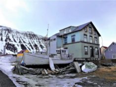 Ein stillgelegtes Boot in Ísafjörður / Foto: Roswitha Geisler